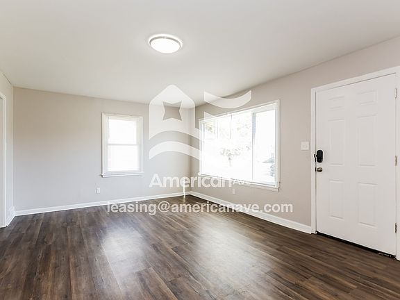 684058_003_wm_-_living_room_13130476.jpg