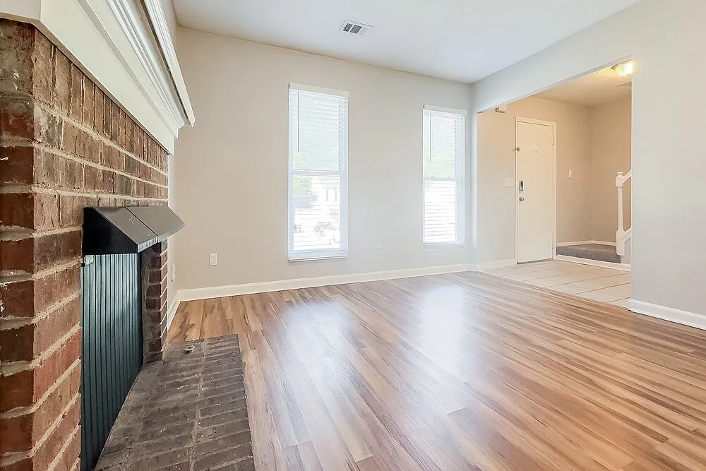 3 bed, 2.5 bath, 1248 sqft, $1,715 — Photo 4