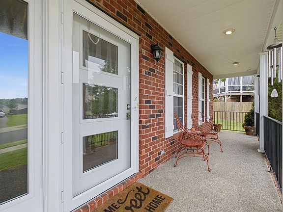 4th image of 102 Bartlett Ln