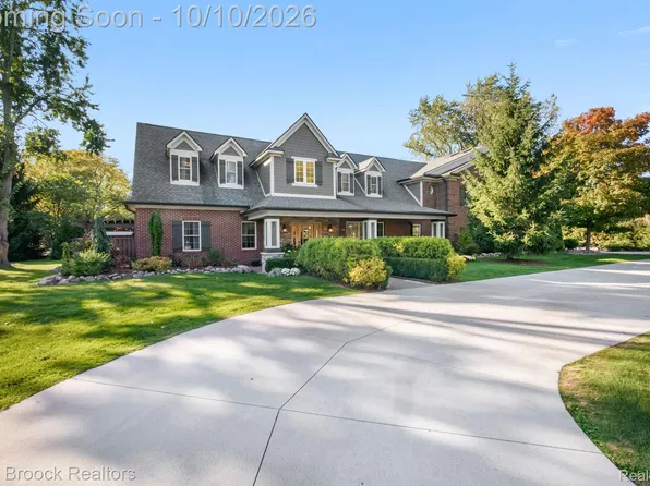 30325 Vernon Dr, Beverly Hills, MI 48025