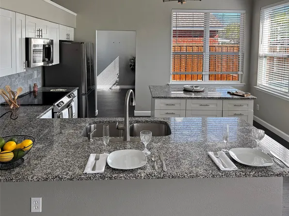 2951 Chanute Dr, Grand Prairie, TX 75052