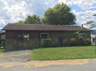 3304 Winston St, Pigeon Forge, TN 37863