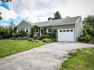 8 Diamond Dr, Newtown, CT 06470
