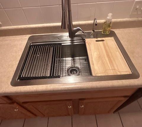 5th image of 4905 W Kingsbury Street