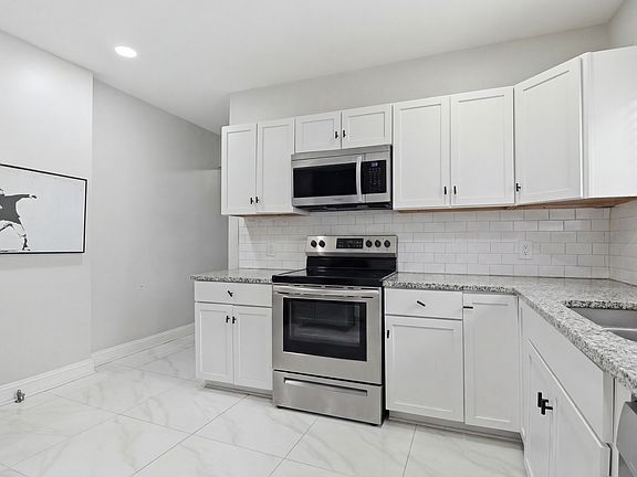 5th image of 1307 N Lasalle St