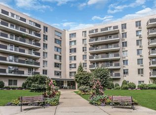 135 Post Ave APT 6B, Westbury, NY 11590