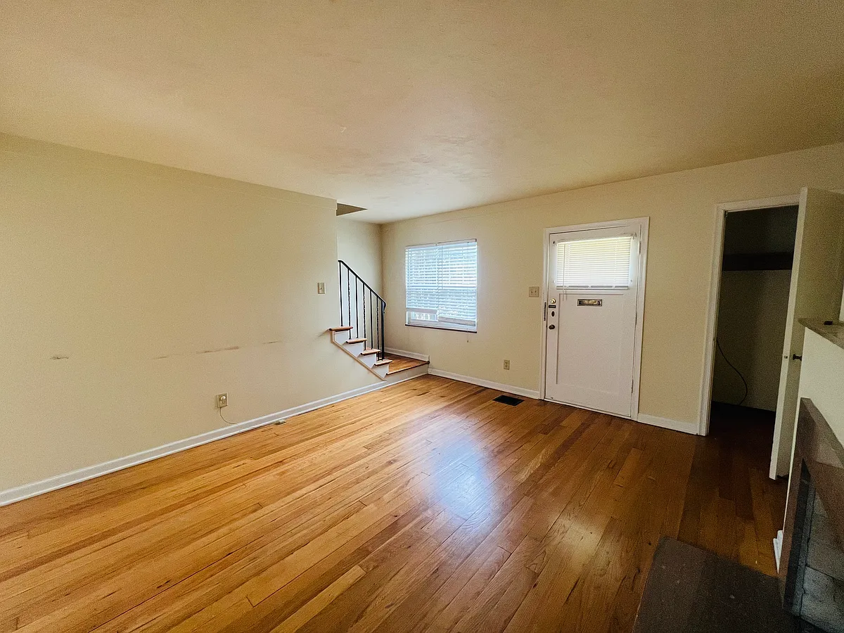 living room - 1597 Waltham Rd