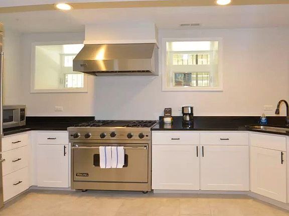 2nd image of 1318 W Cornelia Ave #1