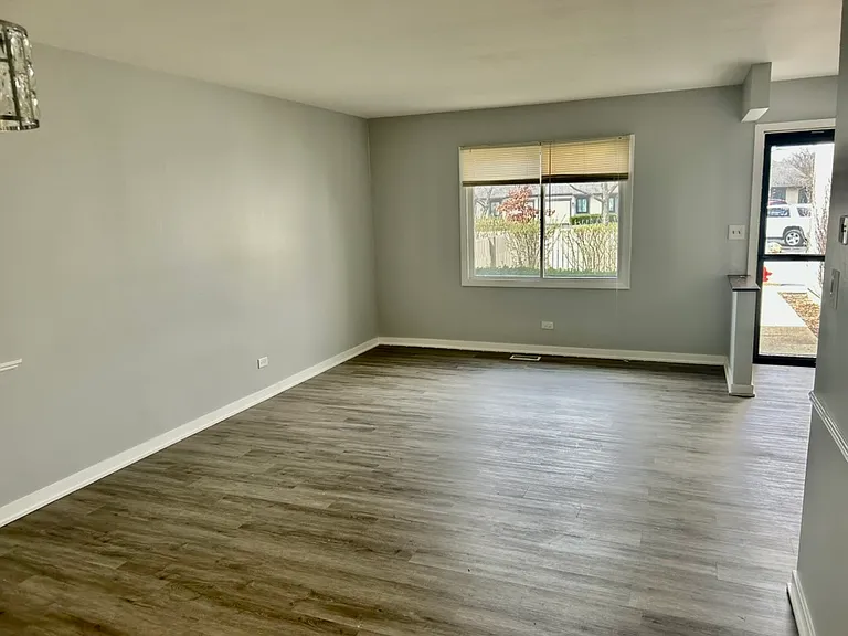 126 Honeysuckle Ct — Photo 4