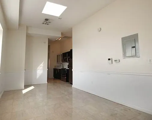 Rented by Evergreen Apartments BK | media 13