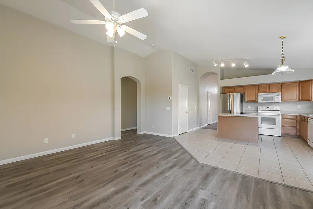 3 bed, 2.0 bath, 1667 sqft, $2,150 — Photo 4