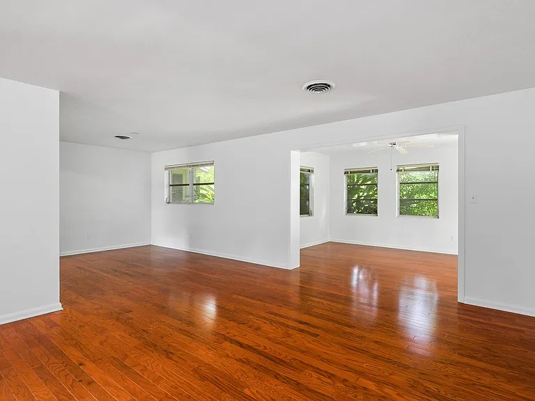 2107 Brookview Dr — Photo 5