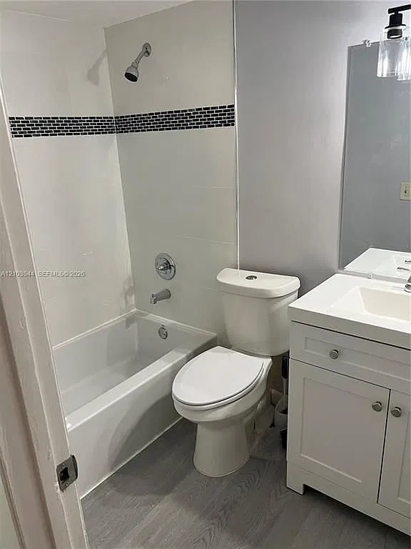 2 bed, 2.0 bath, 951 sqft, $2,000 — Photo 3