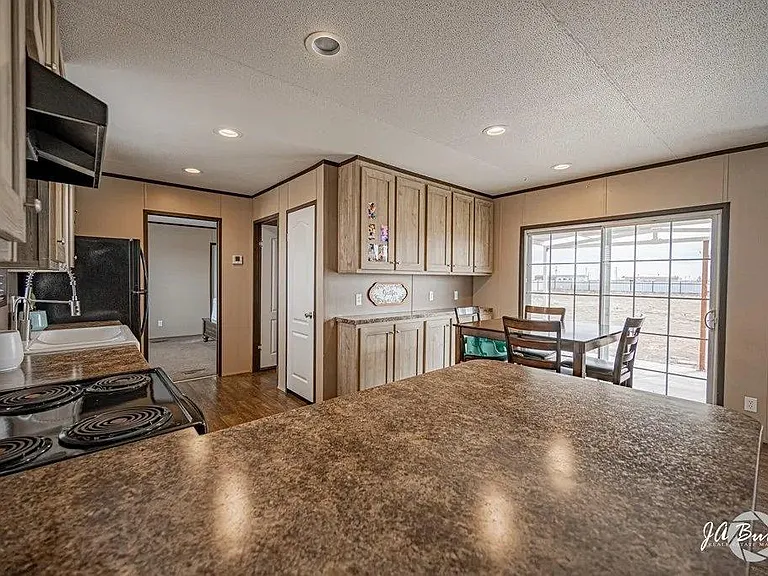 2196 Seguin St — Photo 4