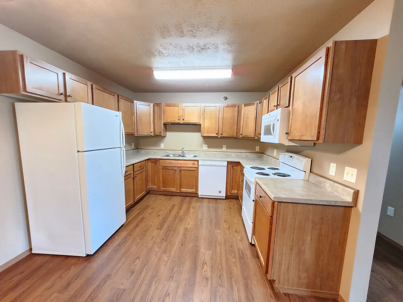 Sunrise Apartments — Photo 2