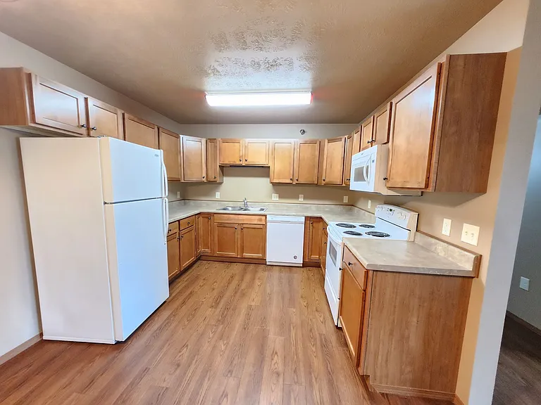 Sunrise Apartments — Photo 2
