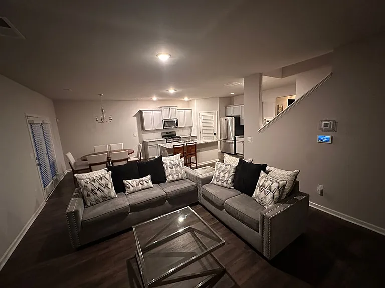 3283 Hawthorn Farm Blvd — Photo 2