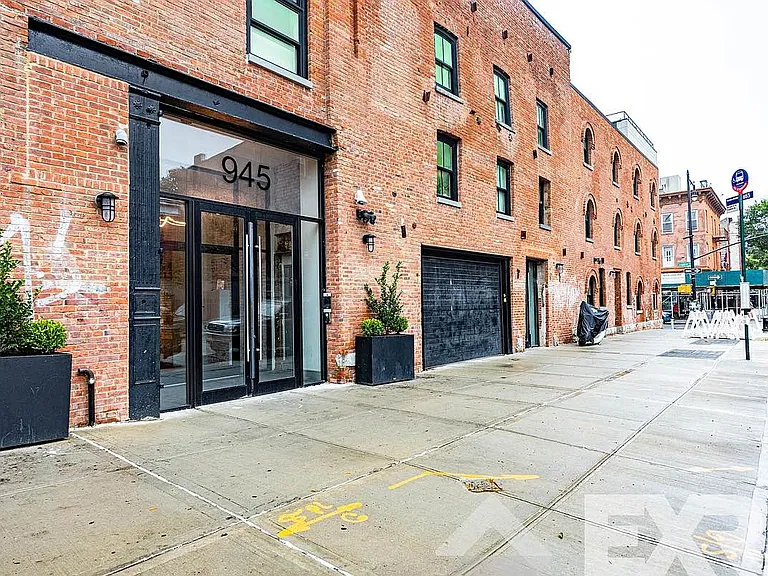 945 Bergen St #503 — Photo 11
