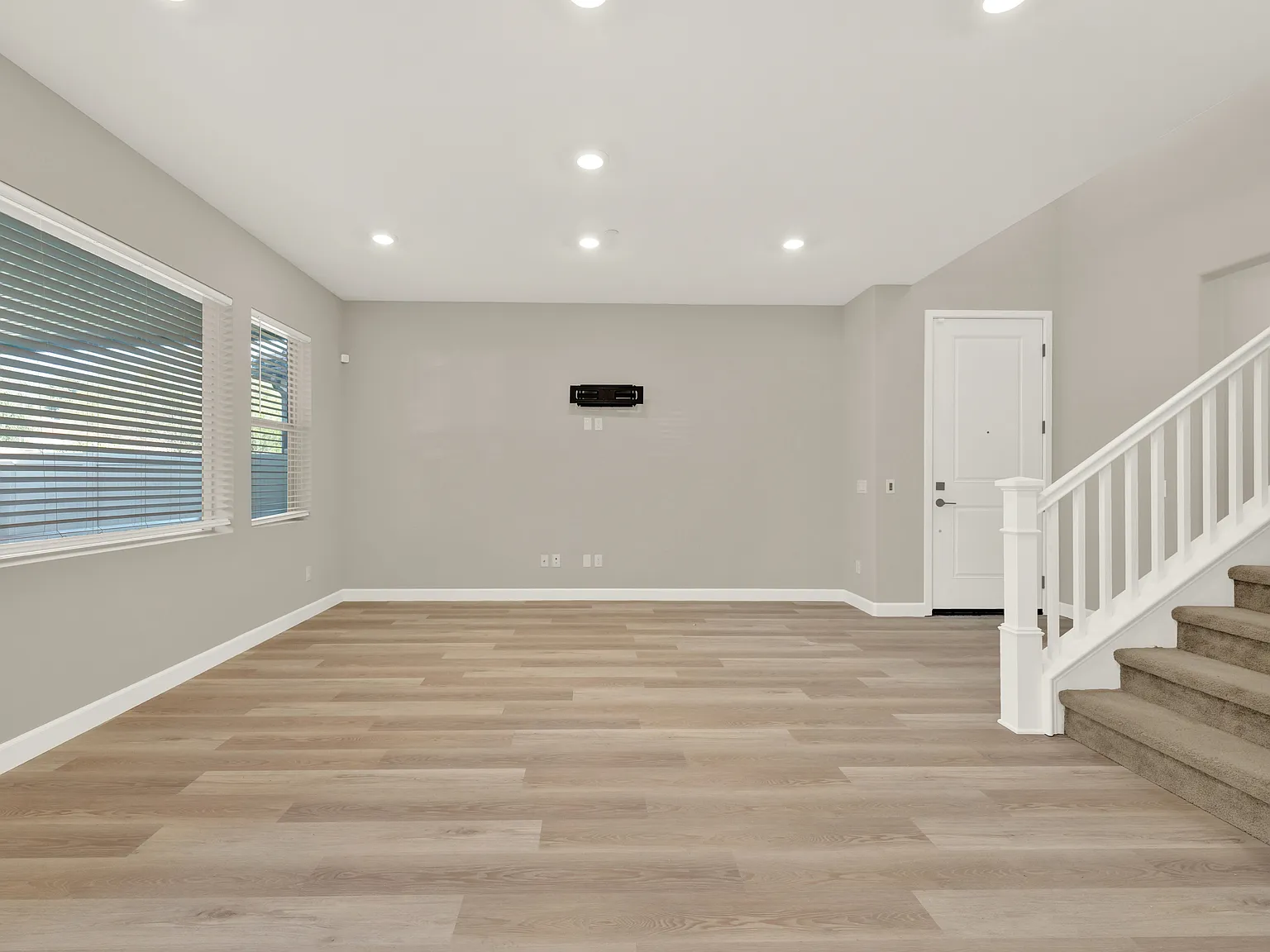 4 bed, 1950 sqft, $4,195 — Photo 4