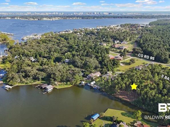 4 S Bayou Dr, Elberta, AL 36530
