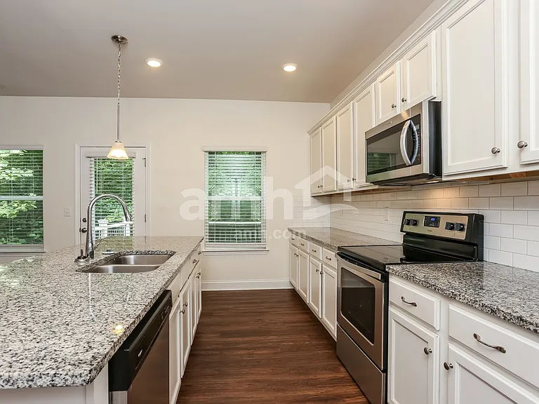 422 Oscar Way — Photo 6