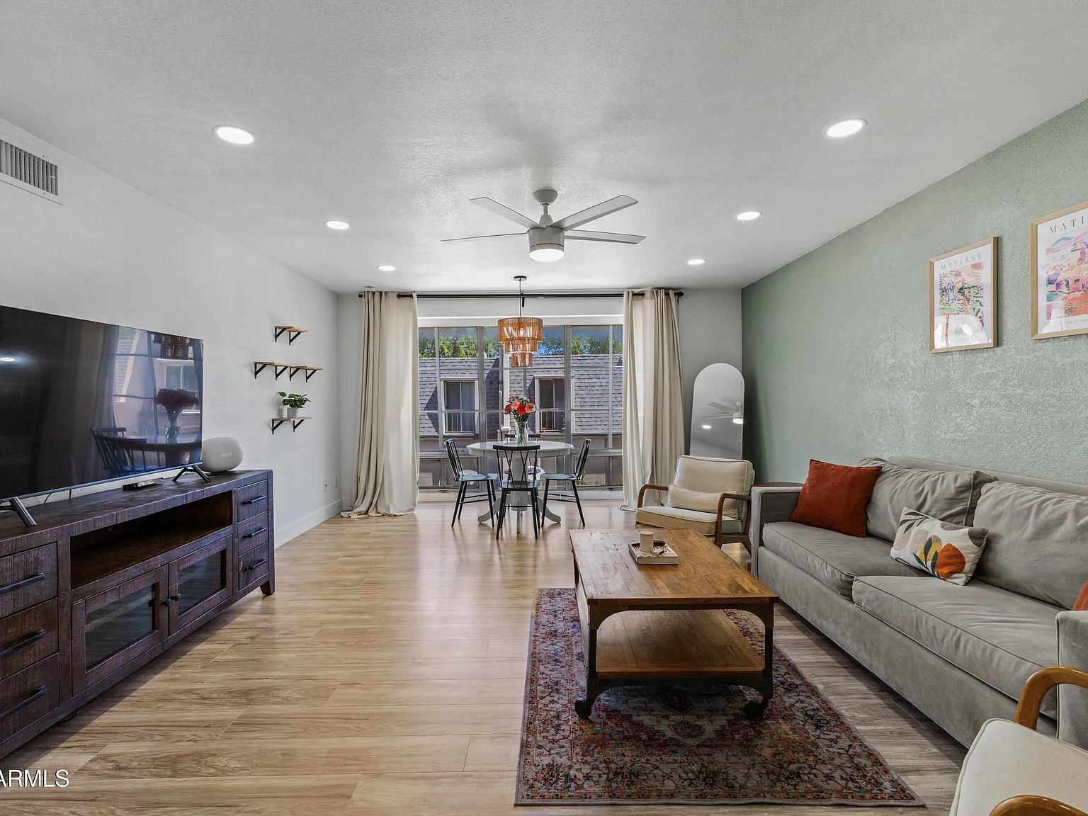 2 bed, 2.0 bath, 1048 sqft, $2,300 — Photo 2