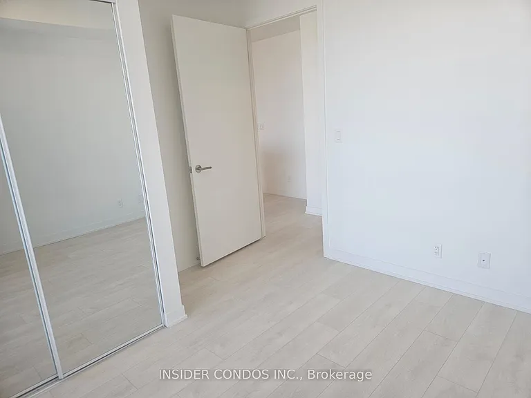 7950 Bathurst St #1412 — Photo 12
