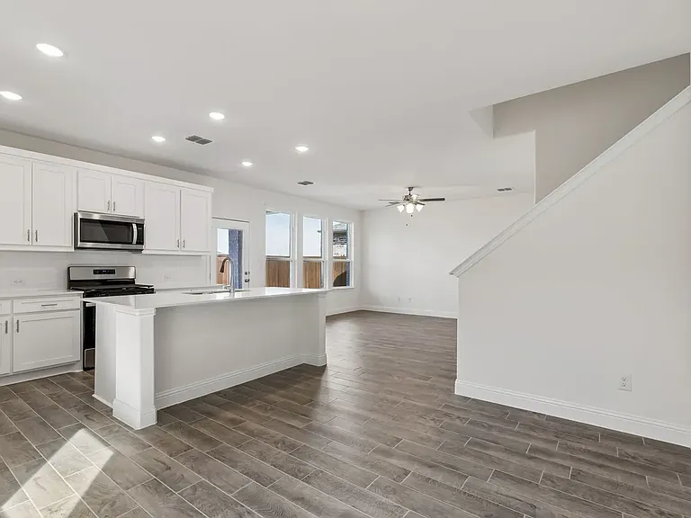 1013 Portina Dr — Photo 9