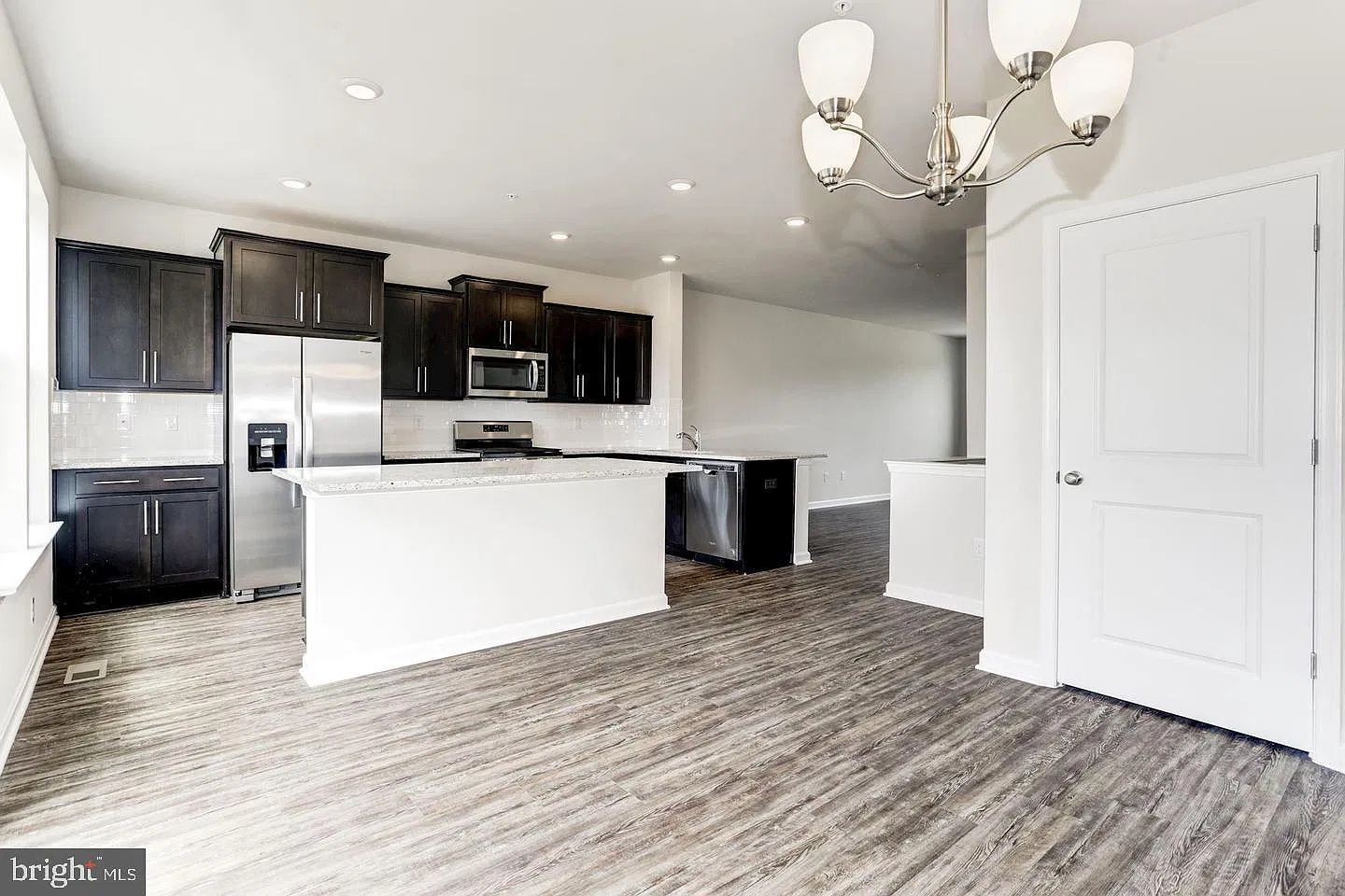 3 bed, 2.5 bath, 2320 sqft, $2,795 — Photo 3