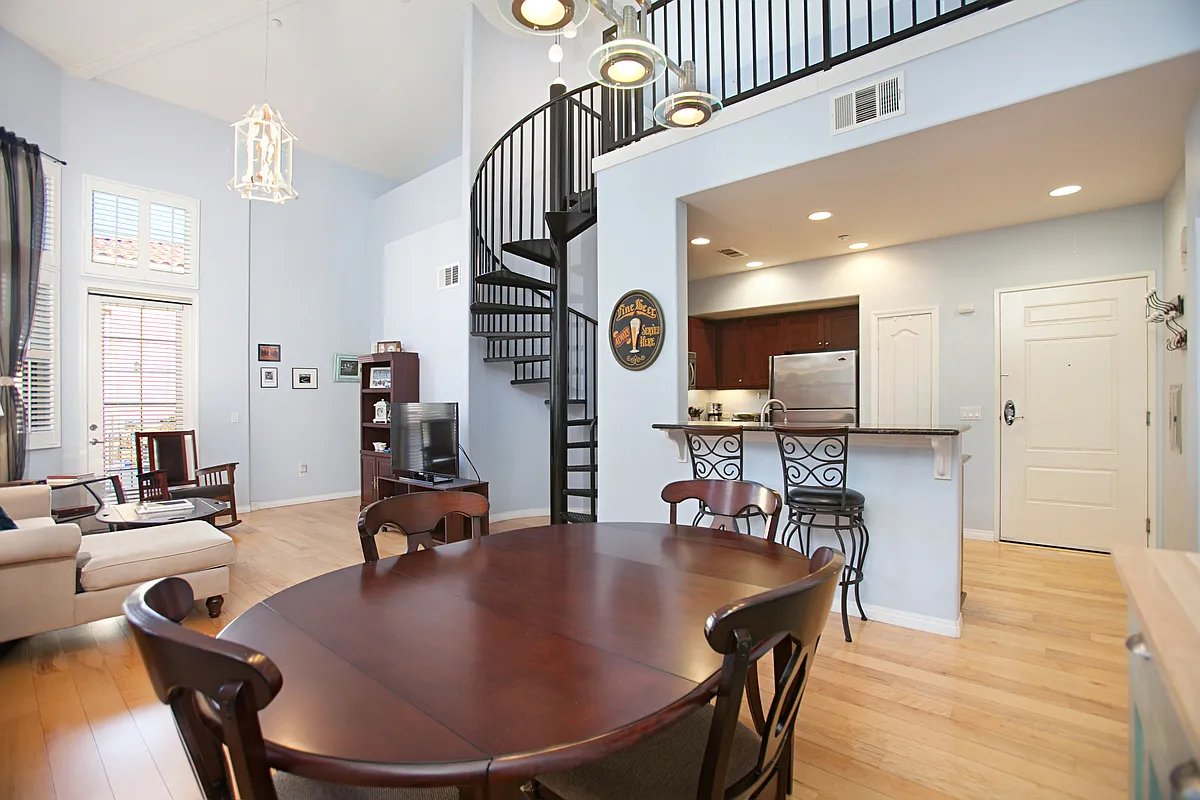 3 bed, 1405 sqft, $5,100 — Photo 1