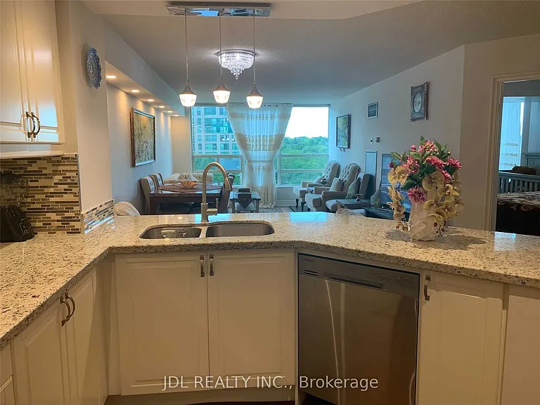 7805 Bayview Ave #811 — Photo 4