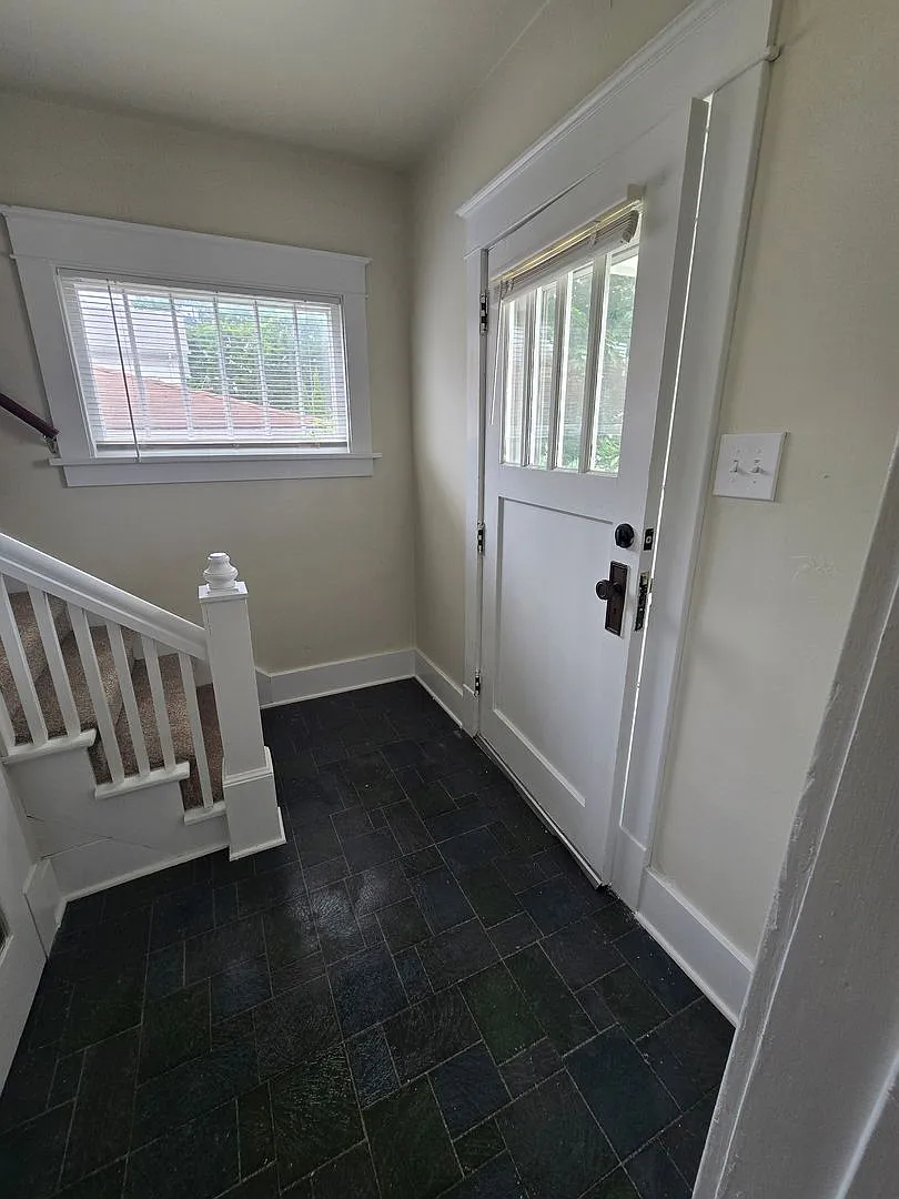 1109 Dousman St — Photo 3