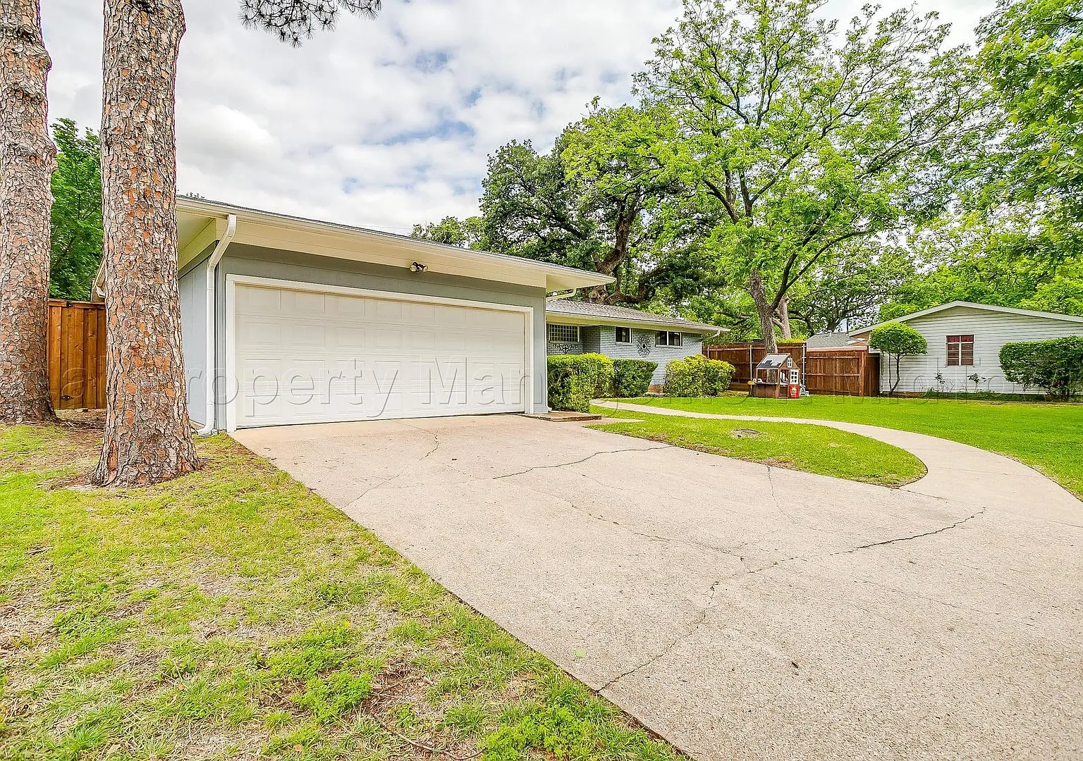 "Ultimate Backyard Oasis in a Lovely Quiet Neighborhood" — Photo 4