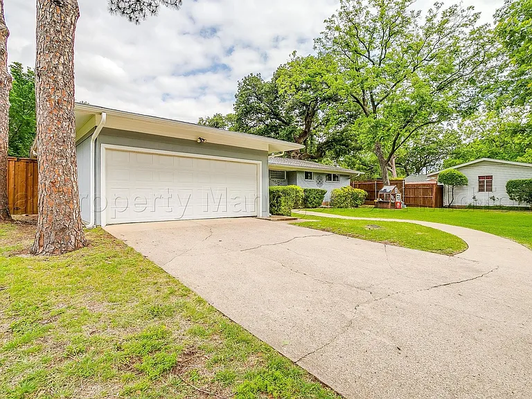 1813 Thomas Pl — Photo 4