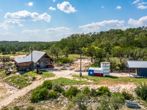 1239 PR 2321, Hondo, TX 78861