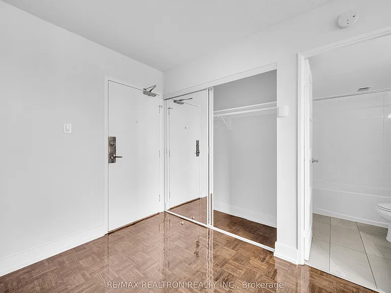 33 Isabella St #2505 — Photo 3
