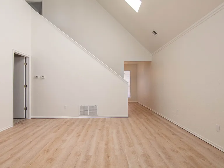 1431 Westmore Dr — Photo 6