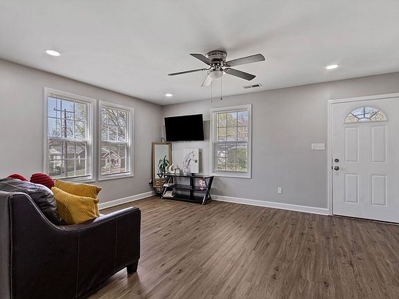 5th image of 1217 Carlton Rd