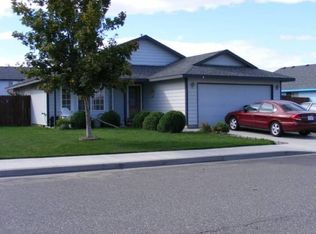 8304 Wrigley Dr, Pasco, WA 99301