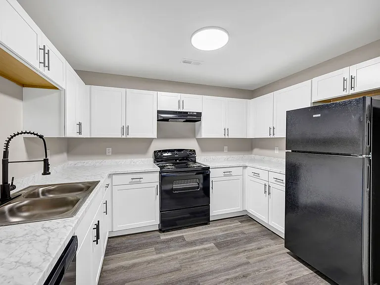 Gleneagle Apartment Homes — Photo 38