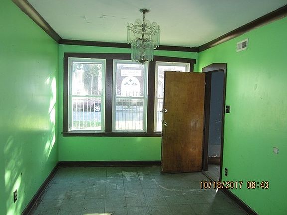 5th image of 2624 S Trumbull Ave