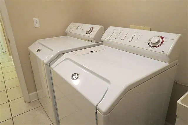 3 bed, 2.5 bath, 2189 sqft, $2,650 — Photo 3