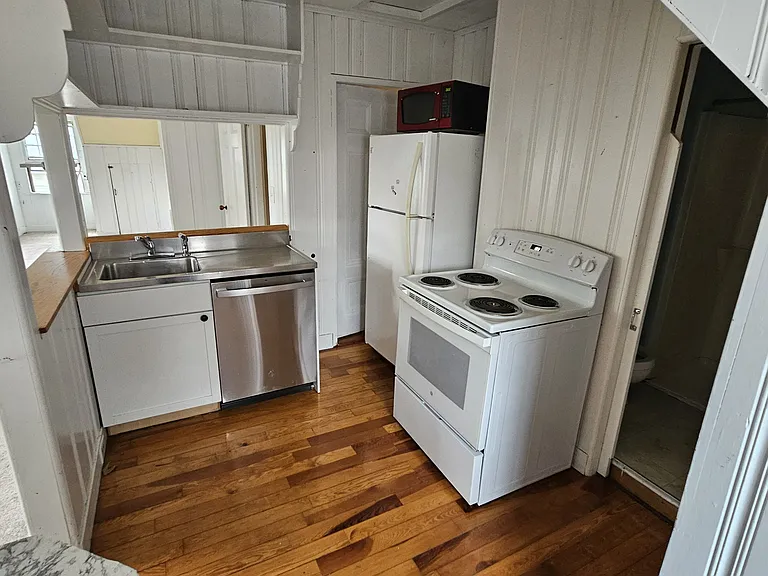 37 Stratford St #2 — Photo 2