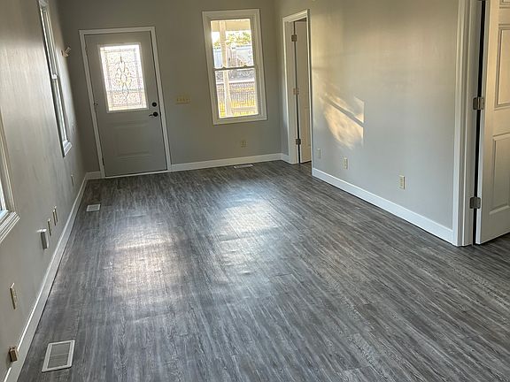 3rd image of 1219 N Mason St