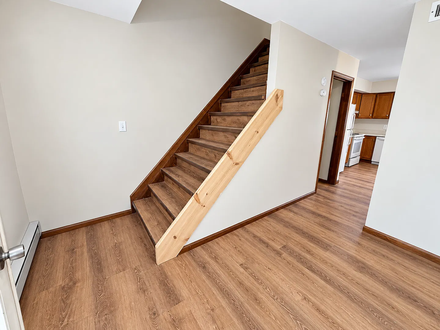 Spacious 3 bedroom Duplex — Photo 3