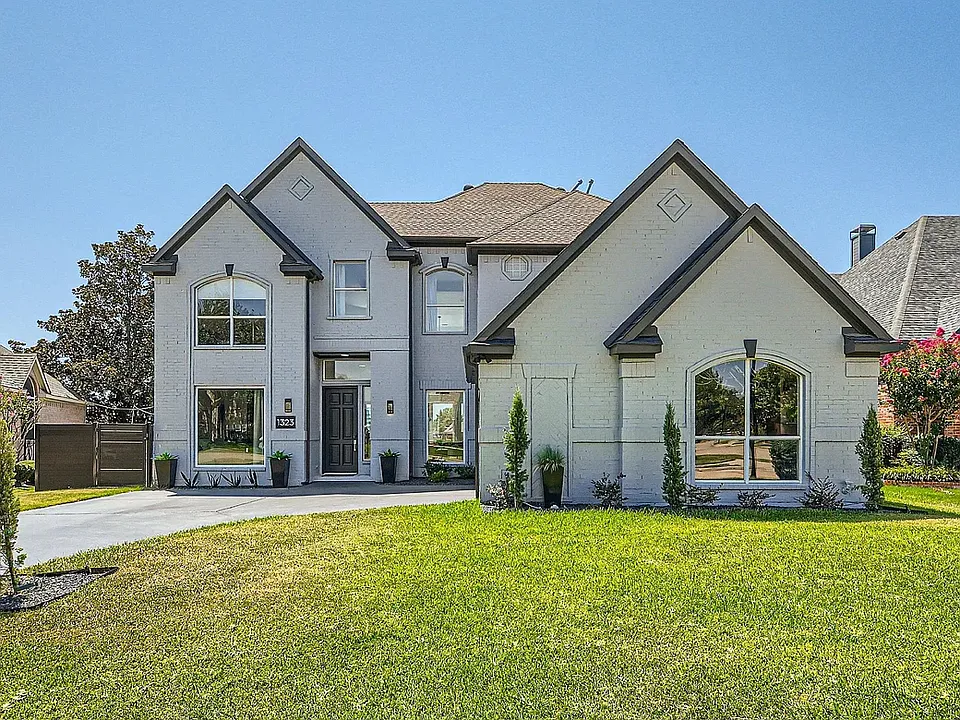 1323 Bradford Dr