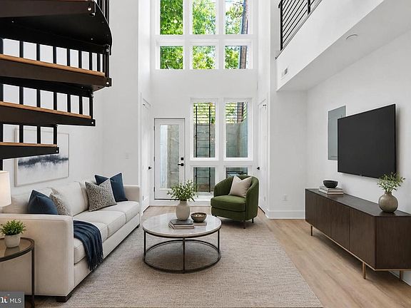 2nd image of 2105 M St NE APT 1