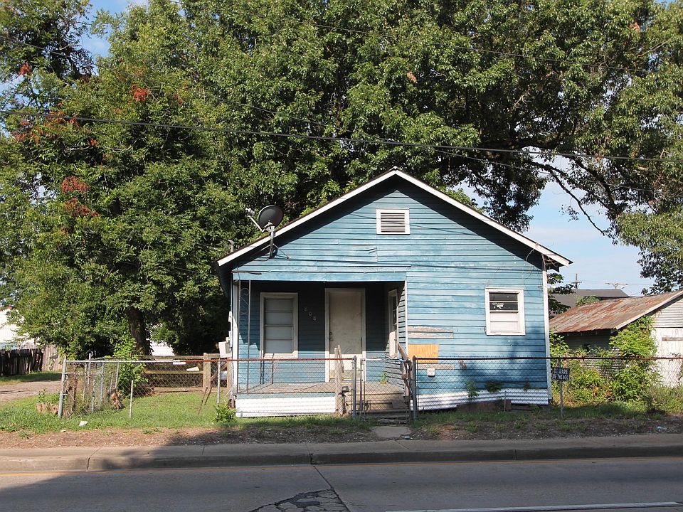 1st image of 808 SE Evangeline Thruway