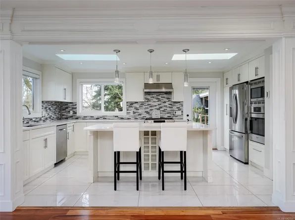4081 Cedar Hill Rd, Saanich, BC V8N 3C2