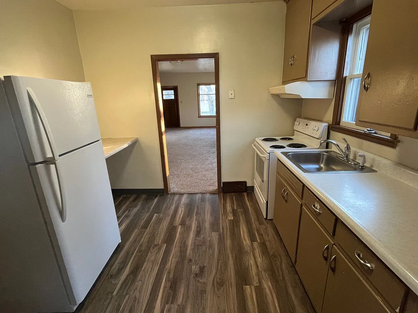 2 Bed 1 Bath + Double Stall Garage — Photo 4